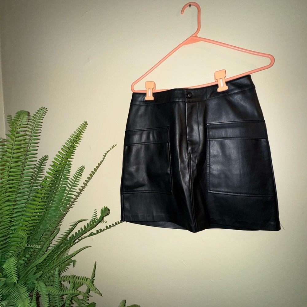 BB Dakota Black Leather Skirt with Pockets